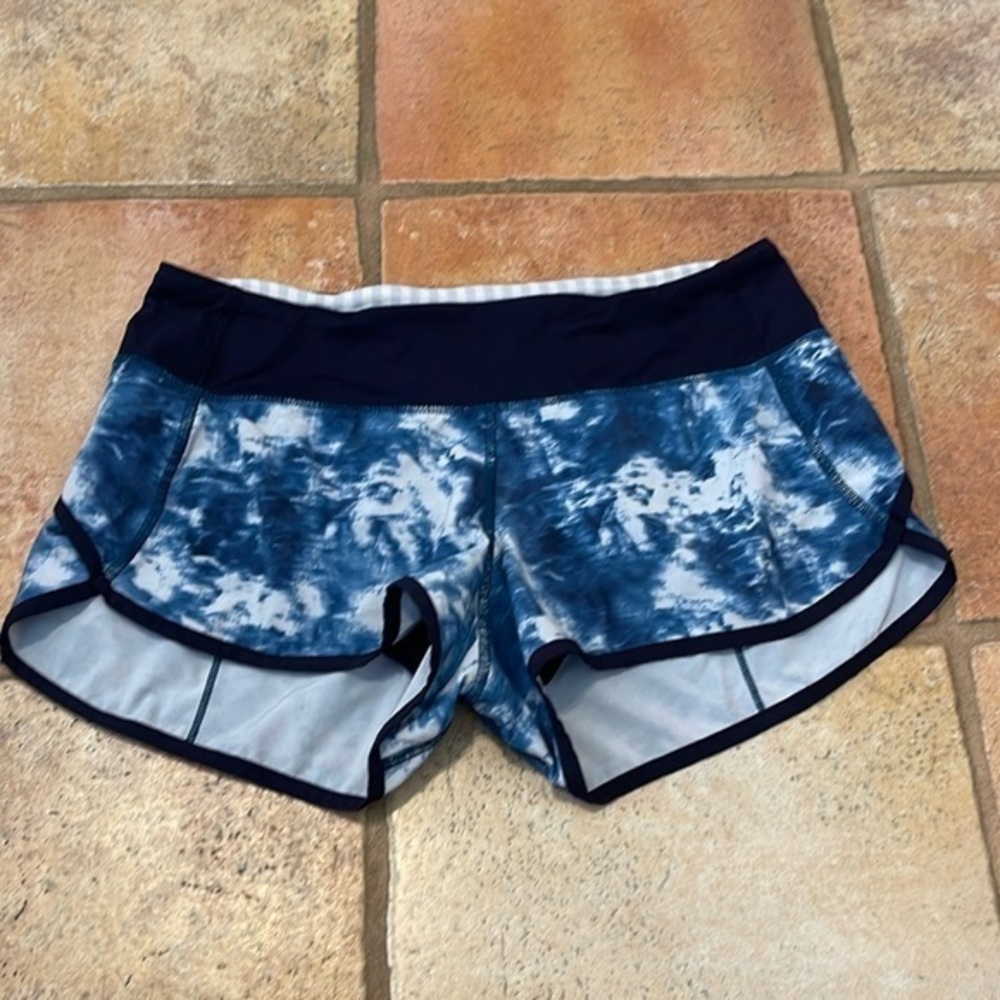 Lululemon run shorts size 6